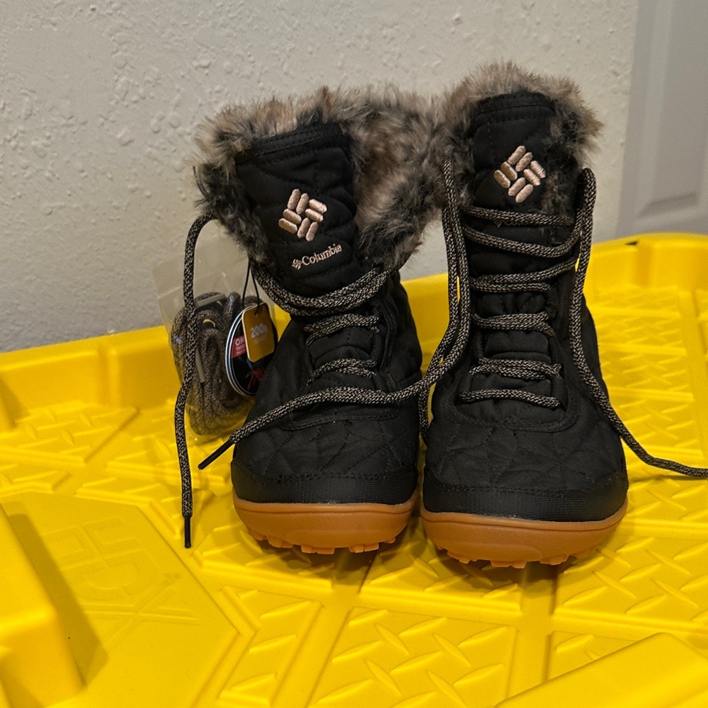 Columbia Black Quilted Boots with Faux Fur